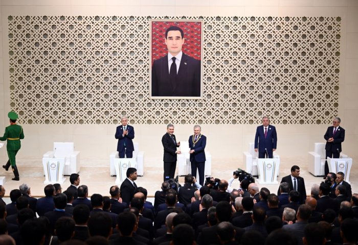 Şawkat Mirziýoýew Türkmenistanyň “Hyzmatdaşlygy ösdürendigi üçin” ordeni bilen sylaglanyldy