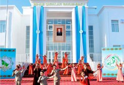 Türkmenistanda täze orta mekdepler we çagalar baglary açyldy