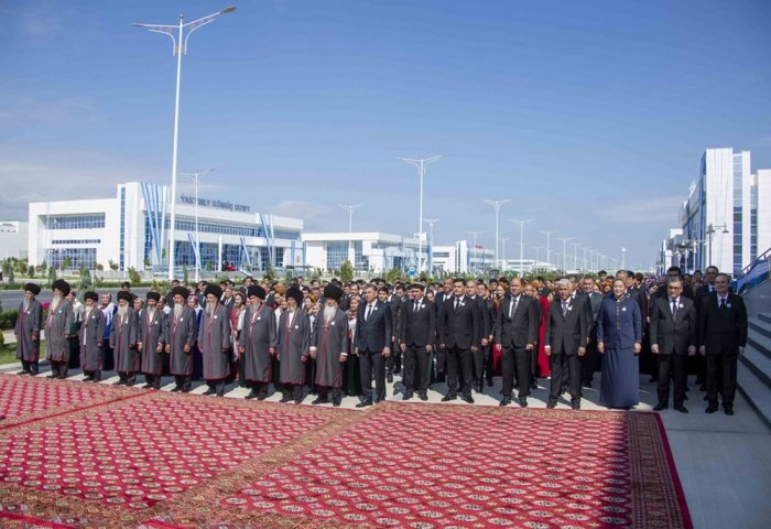 Aşgabatda işewürlik maksatly binalar we ýangyç guýujy beket açyldy