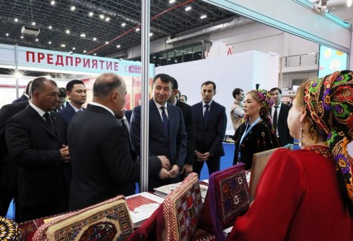 Daşkentde «Türkmenistanda öndürilen» harytlaryň sergisi açyldy