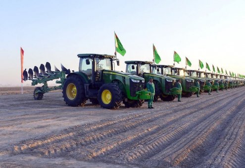 Lebap vilayetine 62 yeni John Deere tarım traktörü teslim edildi