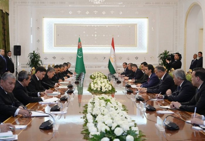 Гурбангулы Бердымухамедов встретился с Председателем верхней палаты Маджлиси Оли Таджикистана