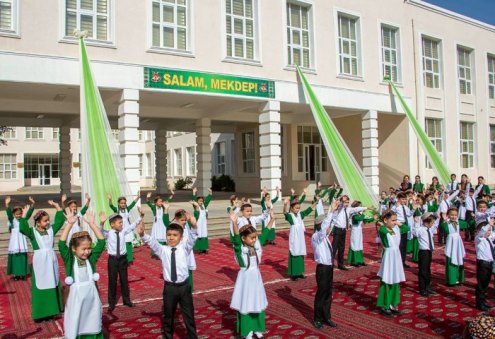 Serdar Berdimuhamedow türkmenistanlylary Bilimler we talyp ýaşlar güni bilen gutlady