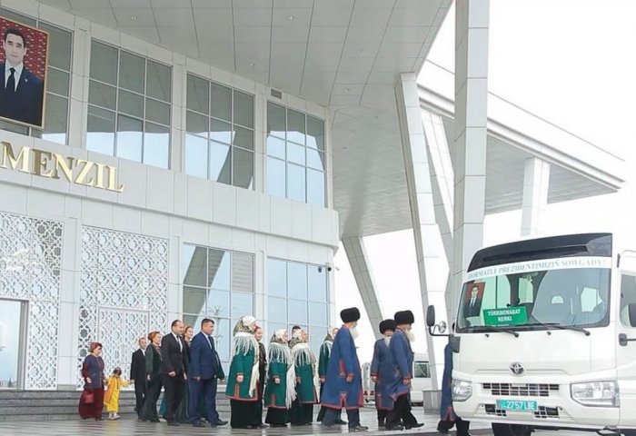 Лебапский велаят получил около 200 новых автобусов