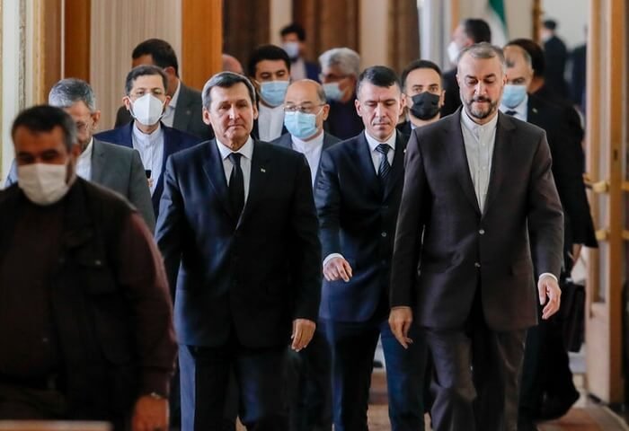 Türkmenistanyň we Eýranyň baş diplomatlary Hazar deňzinde hyzmatdaşlyga seretdiler