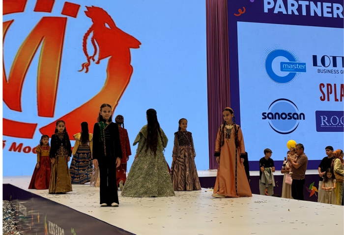 “Kids EXPO” sergisinde çaga lybaslarynyň moda görkezilişi geçirildi