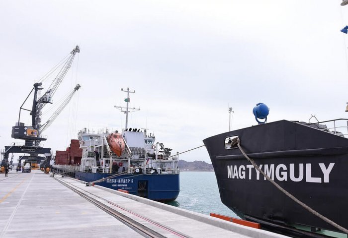 Turkmen Officials Study International Best Practices in Port Management