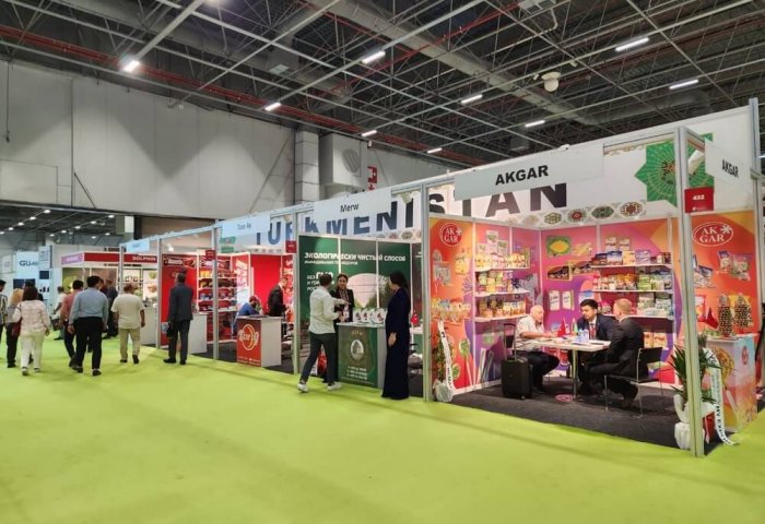 Türkmenistan’ın özel gıda üreticilerinin ürünleri İstanbul’daki uluslararası fuarda ilgi odağında