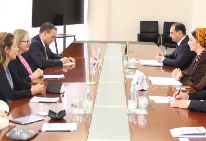 UKEF bilen Türkmenistan täze söwda we maýa goýum mümkinçiliklerini maslahatlaşdylar UKEF bilen Türkmenistan täze söwda we maýa goýum mümkinçiliklerini maslahatlaşdylar