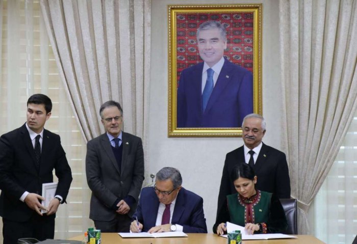 Turkmen, German Companies Sign Documents on Logistics and Equipment Supply