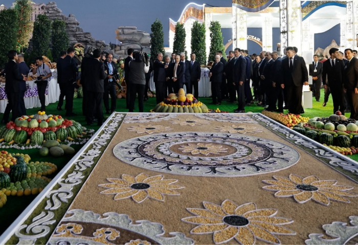GDA ýurtlarynyň döwlet Baştutanlary Awazada milli tagamlaryň festiwalyna baryp gördüler