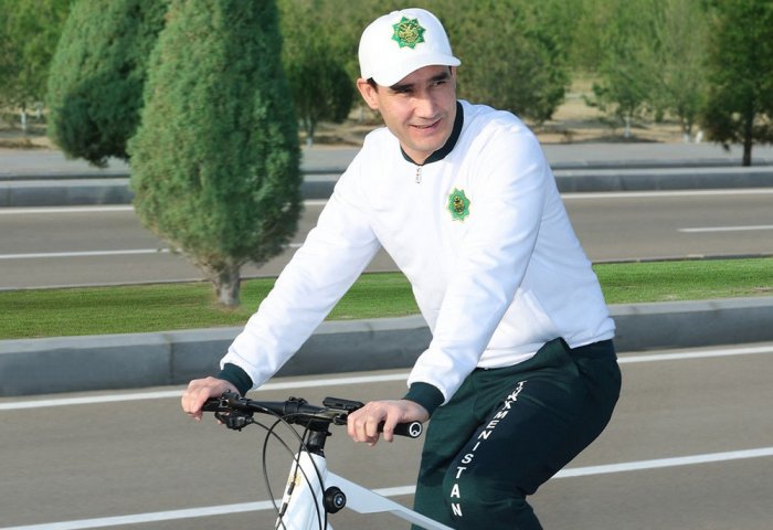 President of Turkmenistan Joins Mass Cycling Event