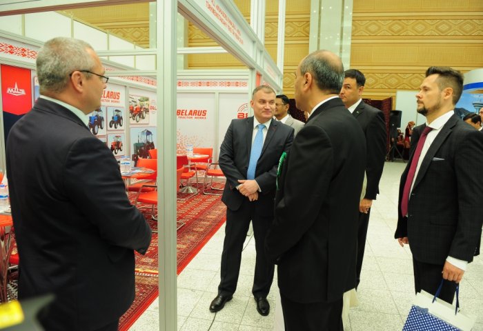 UIET Chairman, Belarusian Ambassador to Turkmenistan Mull Business Cooperation