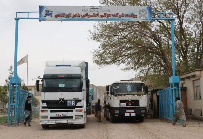 Owganystan Türkmenistandan üstaşyr Lazurit geçelgesi arkaly haryt eksportyny işjeňleşdirýär