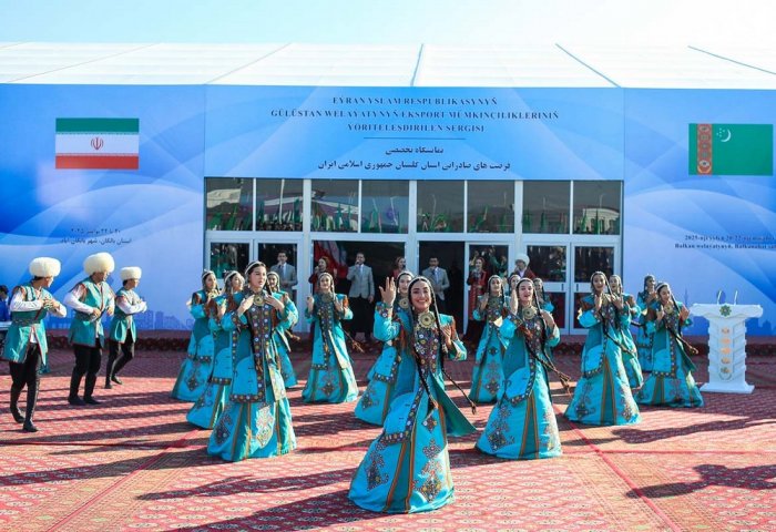 Balkanabatda Eýranyň Gülüstan welaýatynyň eksport mümkinçilikleriniň sergisi öz işine başlady