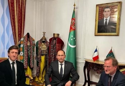 Türkmenistan’ın Fransa Büyükelçisi, SUEZ temsilcileriyle tuzdan arındırma tesislerinin inşasını görüştü