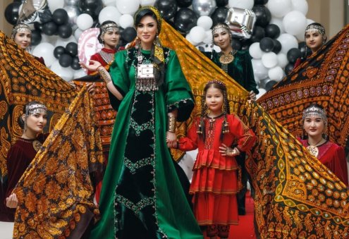 Бутик Ýazgül Öýmeler придает новый импульс традиционной модной сцене Ашхабада