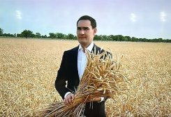 Türkmenistanyň Prezidenti Ak bugdaý etrabynda bugdaý oragyna badalga berdi