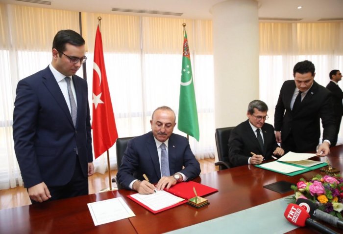 Top Diplomats of Turkmenistan, Turkey Discuss Bilateral Cooperation Over Phone