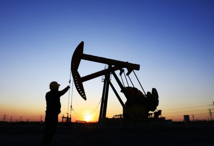 Цена на нефть растёт на фоне сокращения запасов в США