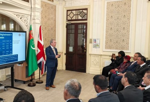 “Land Rover” türkmen bazaryna çykmagyň mümkinçiliklerini öwrenýär