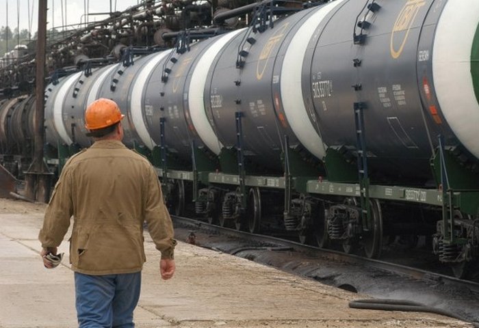 Türkmenistan Özbegistana benzin eksporty boýunça ikinji orny eýeleýär