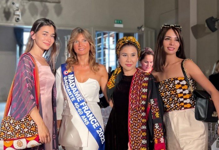 Sennur fashion house: туркменские наряды на парижском показе мод