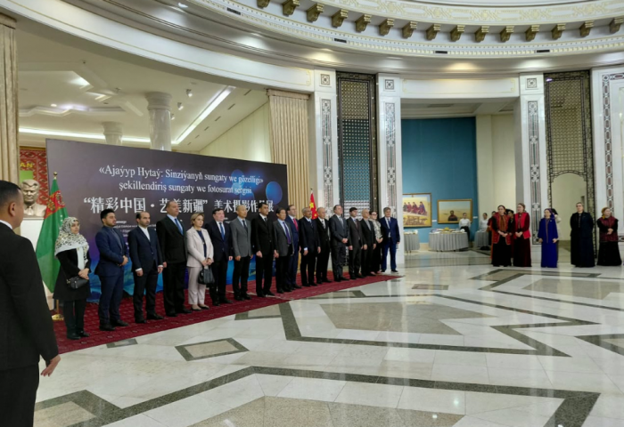 В Ашхабаде открылась выставка «Прекрасный Китай: искусство и красота Синьцзяна» В Ашхабаде открылась выставка «Прекрасный Китай: искусство и красота Синьцзяна»