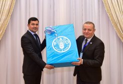 FAO Türkmenistanyň Daşky gurşawy goramak ministrligine IT-enjamlary gowşurdy