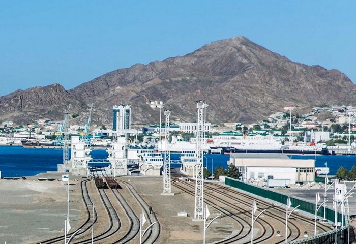 Узбекистан запустил регулярные блок-поезда в Европу через порт Туркменбаши