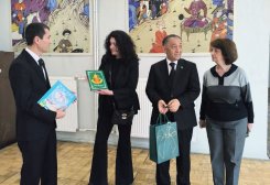 Türkmenistan bilen Gruziýanyň alymlary milli golýazmalary öwrenýärler