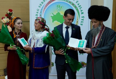 Around 1,200 People to Receive Turkmen Citizenship