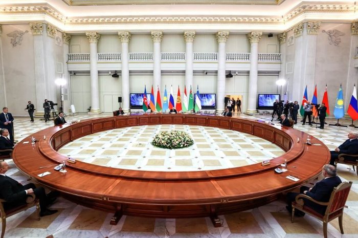 CIS Leaders Attend Informal Summit in St. Petersburg 