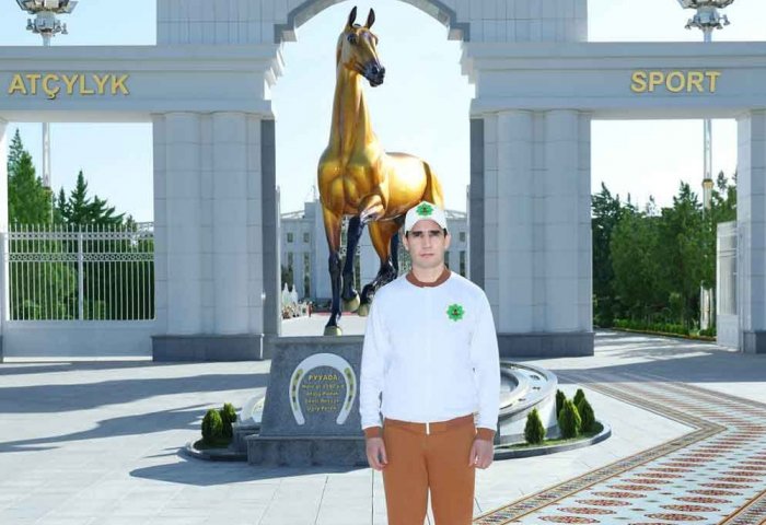 Türkmenistanyň Prezidenti Bedew baýramy mynasybetli geçirilen çärelere gatnaşdy