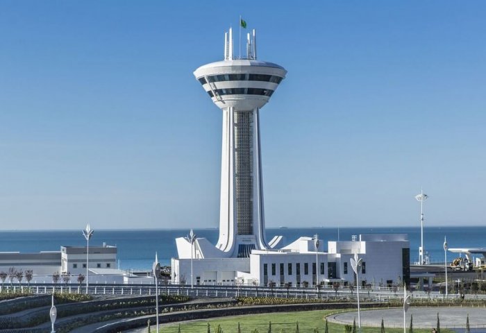 Türkmenistanyň Prezidenti Türkmenbaşy portunda alnyp barylýan işler bilen tanyşdy
