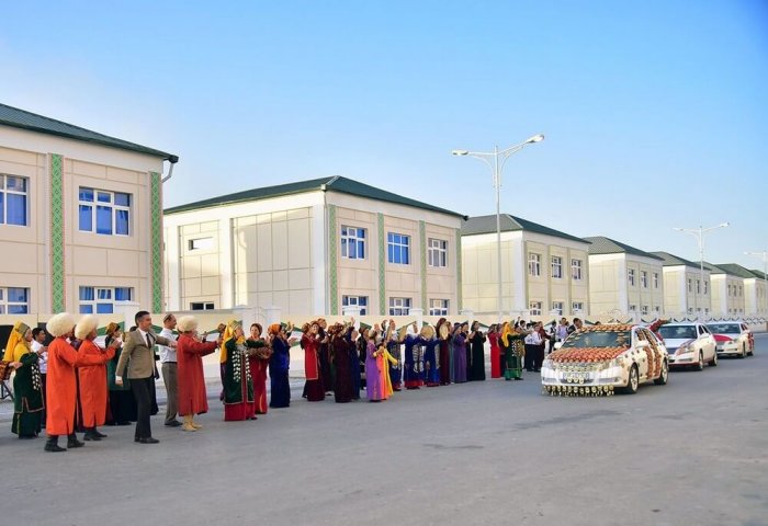 Türkmenistanlı şirketler, Kerki kentinde 165 konut inşa ediyorlar