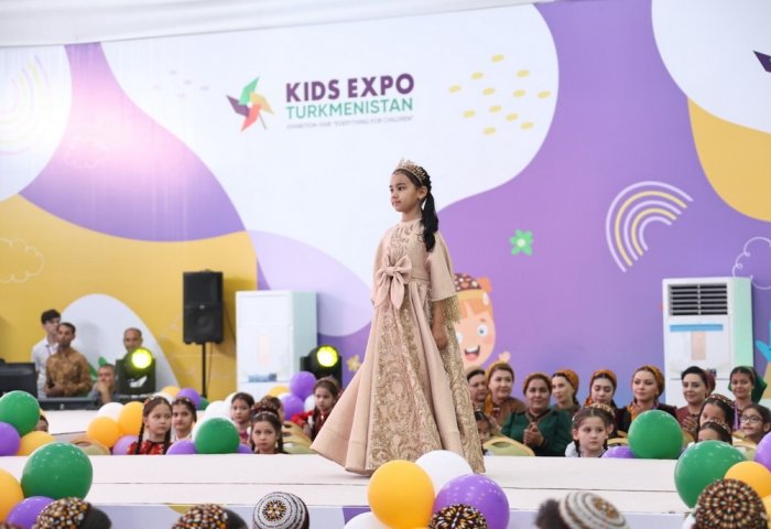 Сердар Бердымухамедов поздравил участников выставки-ярмарки «Kids Expo: всё для детей»