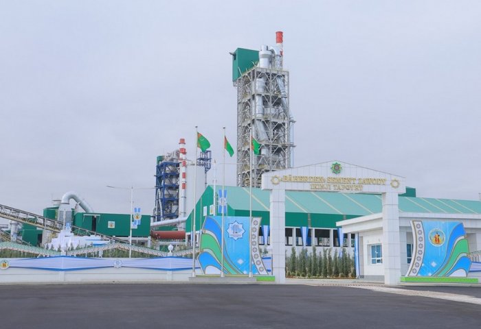Президент Туркменистана открыл второй этап Бахерденского цементного завода