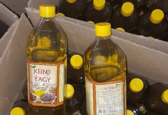 Туркменская предпринимательница производит масло из семян кунжута собственного выращивания
