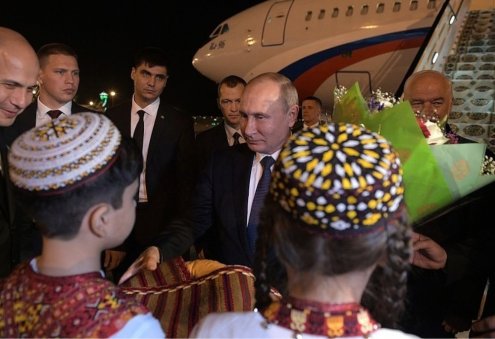 Путин на этой неделе отправится в Туркменистан на саммит СНГ