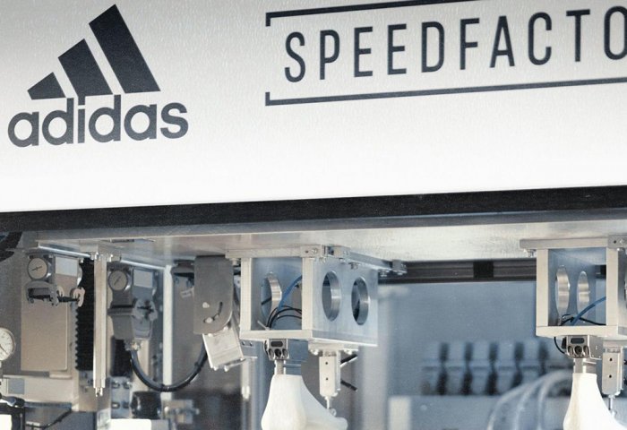 “Adidas” amerikaly we ýewropaly robotlary işden çykarar