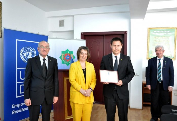 Graduates of Turkmen Civil Service Academy’s Master’s Program Receive Certificates