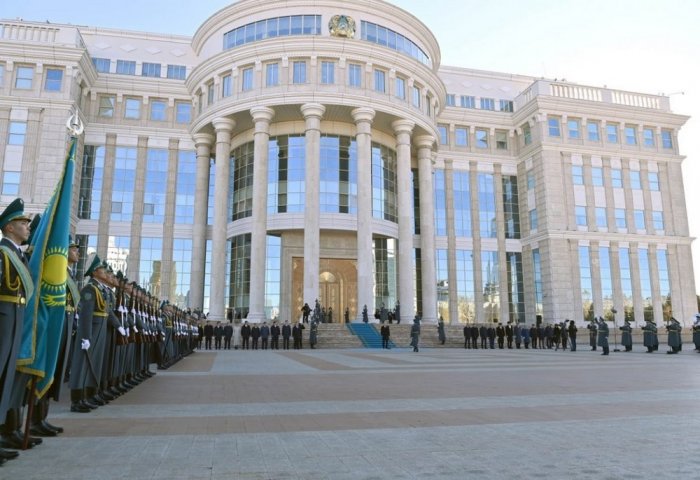 Turkmenistan Leaders Congratulate Kazakhstan’s President on Republic Day