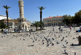 Izmirdäki Konak meýdançasy: Şäheriň taryhy ýüregi