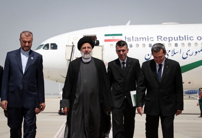 Caspian Leaders Arrive in Ashgabat For Summit
