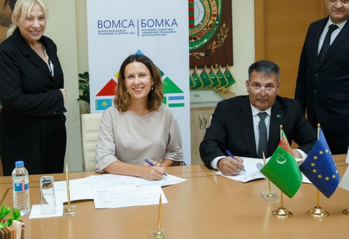 ÝB Türkmenistanyň serhet gullugynyň kinologiýa bölümi üçin ýöriteleşdirilen ulaglary gowşurdy ÝB Türkmenistanyň serhet gullugynyň kinologiýa bölümi üçin ýöriteleşdirilen ulaglary gowşurdy