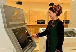 Türkmen banklarynyň bölüp beren karzlarynyň möçberi 77 milliard manatdan geçdi
