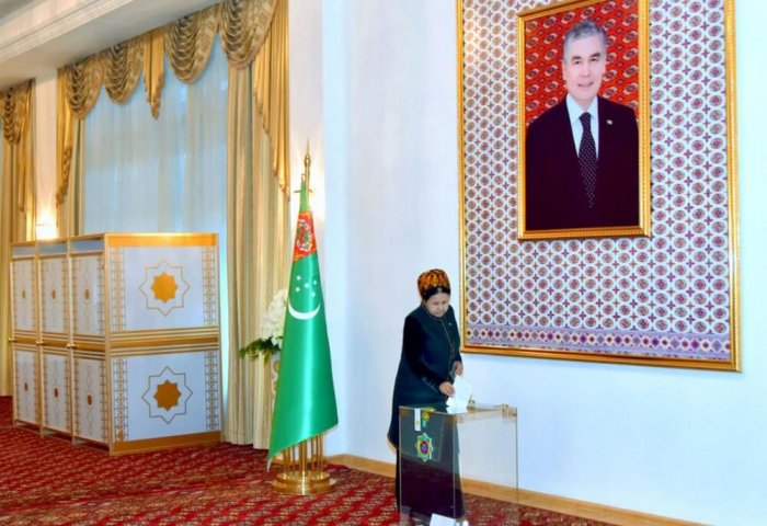 Türkmenistan'da Halk Meclisi üyeleri seçildi