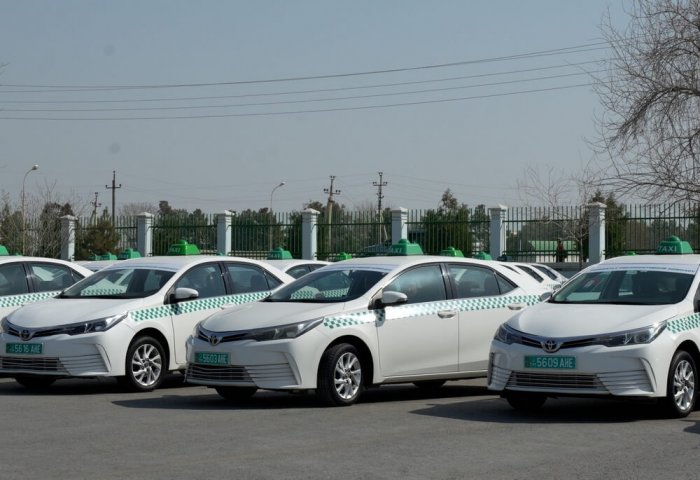 Ahal vilayetine 50 yeni taksi aracı teslim edidi