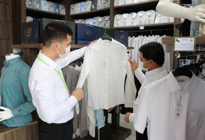 Aşkabat'ta Türkmenistan Tekstil Sanayi Bakanlığı'na bağlı yeni mağazalar açıldı